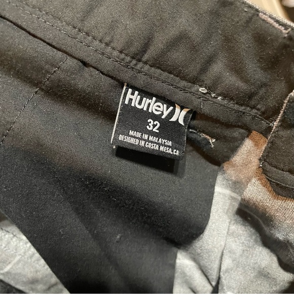 ‼️SOLD‼️ Men’s Hurley Shorts - Size L - Picture 3 of 6